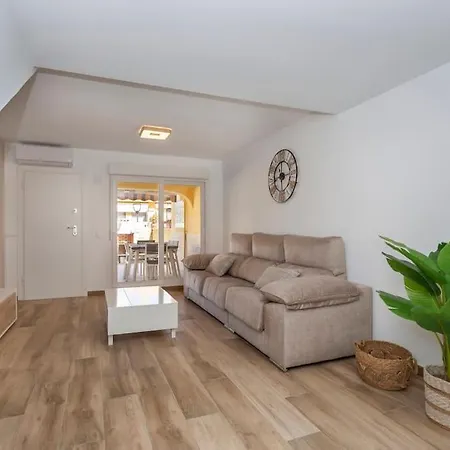 Apartmán Golden Glow With Ac And Pool