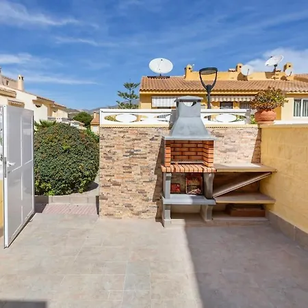 Golden Glow With Ac And Pool Appartement